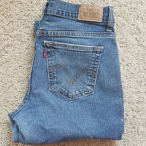 Levi's Denim - LEVIS RELAXED BOOT CUT 550 JEANS. SIZE 8 MEDIUM.